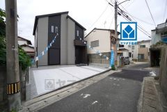 駐車スペースはゆとりある2台分を確保。マイカー用に、お客さま用に、余裕を持ってご利用いただけます。