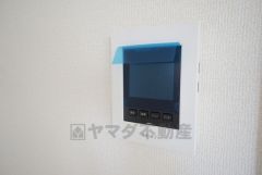 防犯はもちろん、セールスマン対策にもなるモニター付きインターホンです。 来訪者の顔が見えるので安心ですね＾＾ 