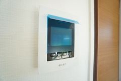 防犯性、セキュリティ対策に安心できるテレビモニター付きインターフォンです。セールスマン対策にもなり安心できます。