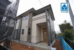 徒歩10分圏にスーパー2つ、ドラッグストアなど＾＾バス「若久」停から博多・天神方面へのバスが出ています＾＾