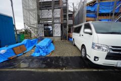 駐車スペースはゆとりある2台分を確保。マイカー用に、お客さま用に、余裕を持ってご利用いただけます。