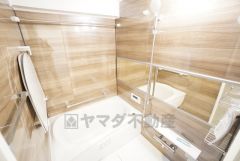 足を伸ばせる浴槽で毎日の疲れを癒しましょう。お子様と入っても十分ゆったりサイズです＾＾