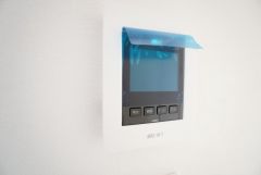 防犯性、セキュリティ対策に安心できるテレビモニター付きインターフォンです。セールスマン対策にもなり安心できます。