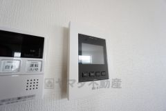防犯性、セキュリティ対策に安心できるテレビモニター付きインターフォンです。セールスマン対策にもなり安心できます。