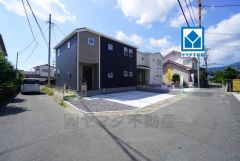 スーパーやコンビニなども近く、周辺環境充実。快適でゆとりのある生活空間で新生活を始めましょう。スーパーまで徒歩4分。