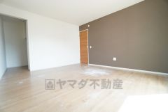 主寝室としてお使いいただけそうなこちらのお部屋は、日当たりが良く、爽やかな風を感じて起きる朝は、快適生活の始まりに＾＾