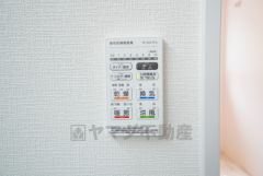 浴室暖房乾燥機には、暖房、乾燥、涼風、換気の4つの機能が付いています。タイマー付きです。換気・雨の日の洗濯も安心です＾＾