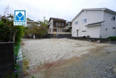 小学校近。春日小学校(歩3分)。歩5分圏にファミマ＆春日市役所西出張所＆西鉄バス「昇町交番前」停＾＾博多駅行