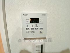 浴室暖房乾燥機には、暖房、乾燥、涼風、換気の4つの機能が付いています。タイマー付きです。換気・雨の日の洗濯も安心です＾＾