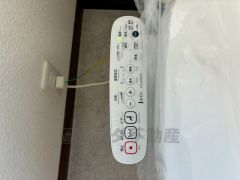 ウォシュレット、暖房便座、節電・節水機能など、使い勝手のよい高機能トイレです。