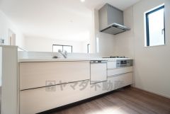 対面式キッチンなのでリビングにいるご家族とコミュニケーションを取りながら洗い物や、お料理が楽しめそうですね＾＾