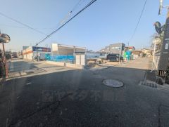 前面道路は南側約5.9ｍの公道に面しています。