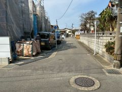 前面道路は南側約5.9ｍの公道に面しています。