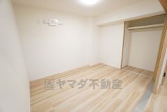 クローゼットもあり荷物もすっきり片付けれ、ゆとりのある暮らしが出来ます＾＾木目調のシンプルデザインで落ち着きと安らぎの空間に仕上げています。