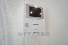 防犯性、セキュリティー対策に安心できるテレビモニター付きインターフォンです。セールスマン対策にもなり安心できます。