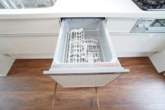 炊事時間を大幅に短縮できる食器洗浄乾燥機付き＾＾食器を洗う手間が減るので家族とのコミュニケーションの時間や自分の時間が増えますね。