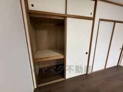 9.5帖寝室の収納です＾＾ その他全居室収納スペース付き。 たっぷり収納できるので衣替えの心配もいりませんね＾＾ 