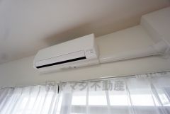 リビングと洋室にエアコン完備＾＾2基。