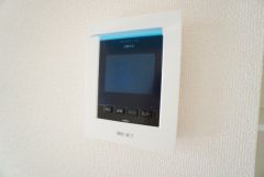 防犯性、セキュリティ対策に安心できるテレビモニター付きインターフォンです。セールスマン対策にもなり安心できます。