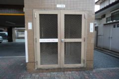 敷地内にゴミ置き場を設けており、日々のゴミ出しがスムーズ＾＾重いゴミも短い動線で出せる便利な環境です。