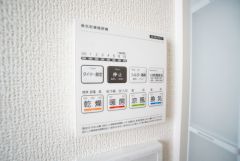 浴室暖房乾燥機には、暖房、乾燥、涼風、換気の4つの機能が付いています。タイマー付きです。換気・雨の日の洗濯も安心です＾＾