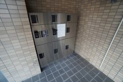 エントランスには宅配ボックスも完備＾＾日用品など額面で受け取ることができます＾＾