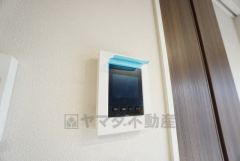 防犯はもちろん、セールスマン対策にもなるモニター付きインターホンです。 来訪者の顔が見えるので安心ですね＾＾
