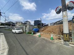 前面道路含む現地写真。