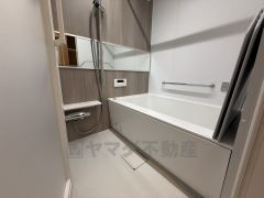 1日の疲れを癒すくつろぎのバスルーム。雨の日のお洗濯にも嬉しい浴室乾燥付き。換気機能付きなのでお風呂のカビ予防にもなります＾＾ 