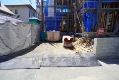 駐車スペースは並列2台分を確保。