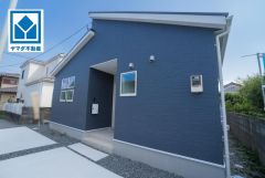 憧れの平屋住まい＾＾階段昇降がなく、子育てや介護に。ファミリークローク・WIC・ランドリールーム等収納充実の住みやすい間取り。お問合せお待ちしております＾＾