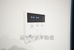 お湯張り、追い炊き、足し湯がボタン一つで楽々操作できる給湯機リモコン