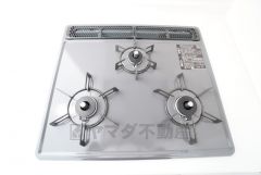 3種類の料理が同時に調理できる、3口ガスコンロ。忙しい夕食の支度時間が短縮できて効率よくお料理が楽しめます。