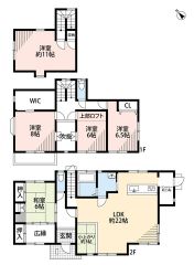 3階建て、5SLDKの広々とした住宅。大きな窓のあるリビングは約22帖＾＾訪れる人に住空間の大きさを印象付ける玄関の大きな吹抜けも魅力的です。