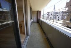 リビング、洋室から行き来できるバルコニー＾＾