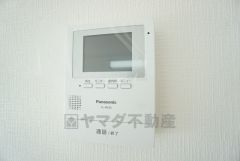 防犯性、セキュリティ対策に安心できるテレビモニター付きインターフォンです。セールスマン対策にもなり安心できます。