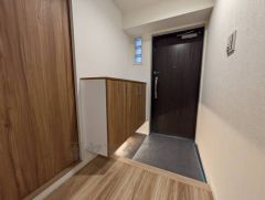 ご家族の靴をスッキリと片付けられるシューズボックス付きの玄関です＾＾スッキリと片付いた玄関は気持ちがいいです。 