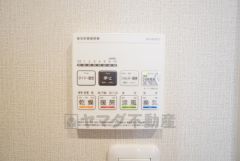 浴室暖房乾燥機には、暖房、乾燥、涼風、換気の4つの機能が付いています。タイマー付きです。換気・雨の日の洗濯も安心です＾＾