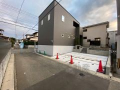 前面道路。北側約4ｍ公道。