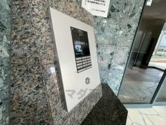 防犯性もばっちり、TVモニター付きインターホン完備。来訪者の顔が見えるので、安心＾＾お子さん1人での留守番時にも活躍しそうです。 