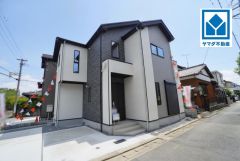角地＾＾板付小(歩3分)、板付中(歩5分)。西鉄とJRのWアクセス＾＾西鉄「雑餉隈」＆JR「笹原」(自転車4～8分/1.6ｋｍ圏)ららぽーと福岡(車5分/2.4ｋｍ)