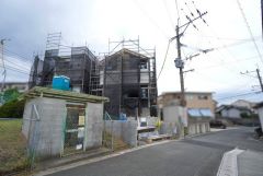 前面道路含む現地写真。