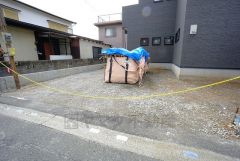 カースペースは2台分確保＾＾ご夫婦で1台ずつ所持されているご家庭も、来客時も安心ですね。