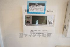 キッチン横に給湯器リモコンを設置していますので、忙しい時間帯でもスイッチ一つでお風呂の用意ができますよ＾＾