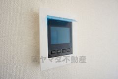 防犯はもちろん、セールスマン対策にもなるモニター付きインターホンです。お子さん1人での留守番時にも活躍しそうです。