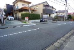道路まで距離のある旗竿地は静かな環境が魅力。