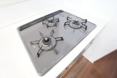 複数の調理を一度に行うことができる3口コンロ。効率よくお料理が出来ます。毎日のお料理も楽しくなりますね＾＾
