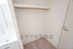 洗面台横にハンガーパイプ収納付き＾＾