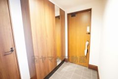 ご家族の靴をスッキリと片付けられるシューズボックス付きの玄関です＾＾スッキリと片付いた玄関は気持ちがいいです。