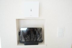 防犯性、セキュリティ対策に安心できるテレビモニター付きインターフォンです。セールスマン対策にもなり安心できます。